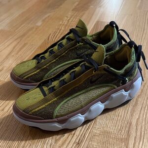 Nike Moss Green and Black Sneakers